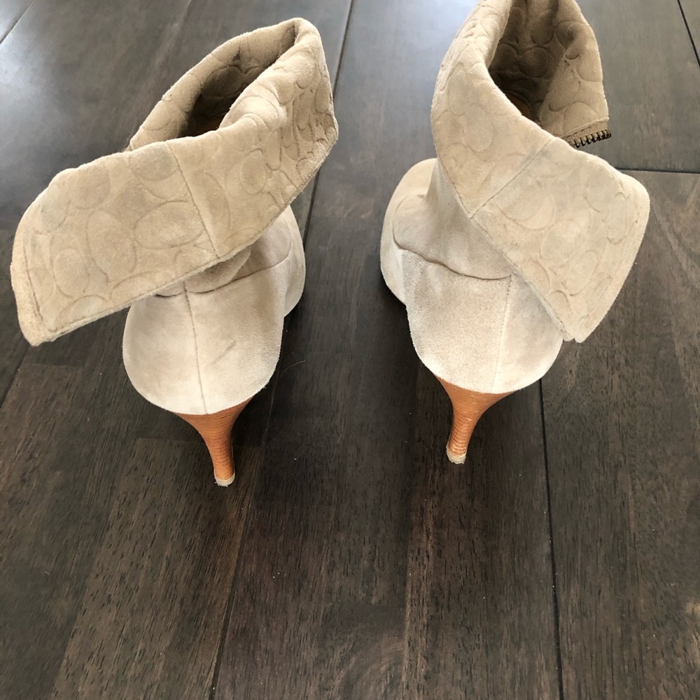 Coach Ankle Boots\Booties, Taupe, Suede, Size 9B - Picture 11 of 11
